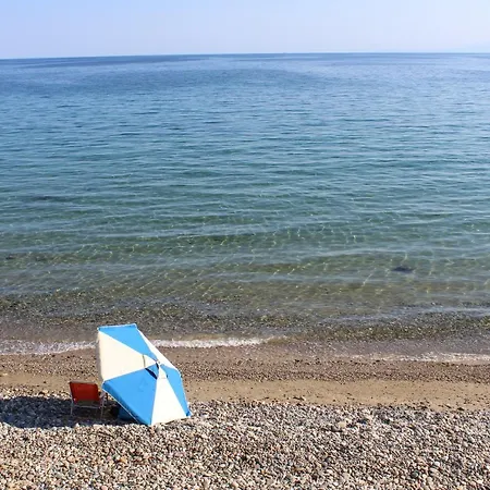 Into The Blue أغيا باراسكيفي